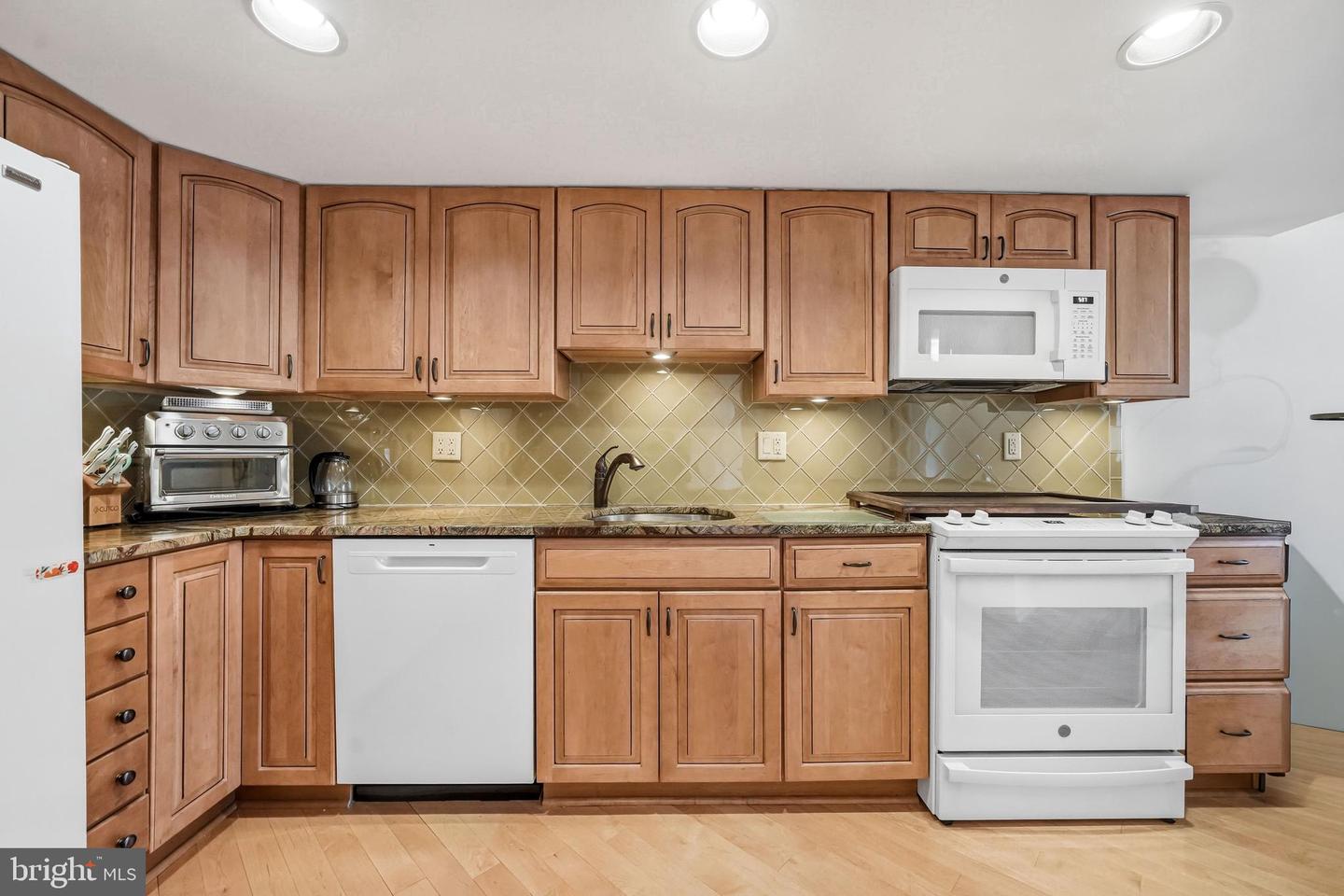1606 Chanticleer Property Photo 19