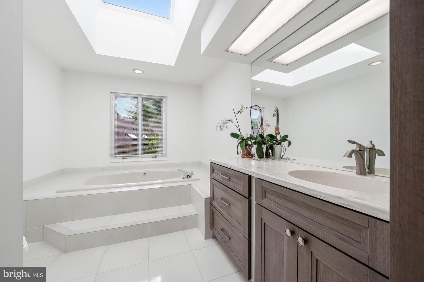 1606 Chanticleer Property Photo 42