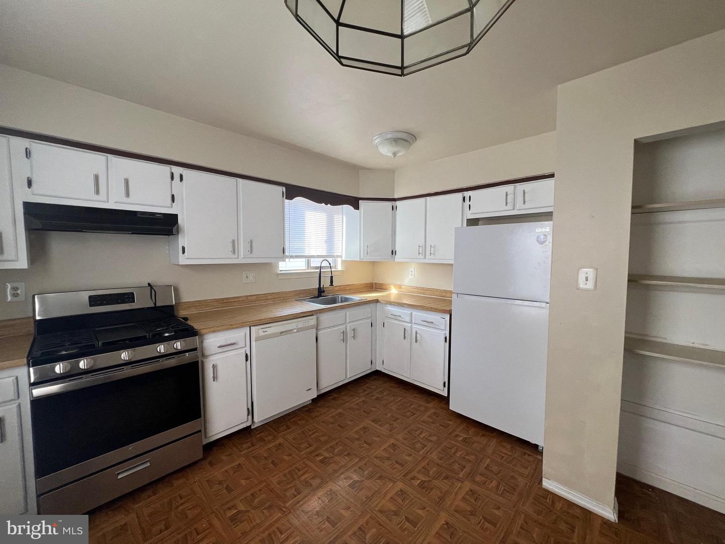 785 Jarvis Rd #b Property Photo 9