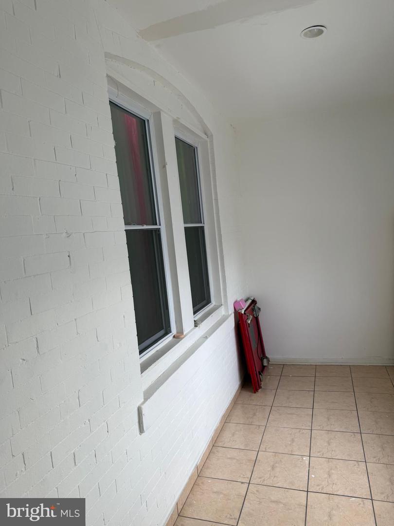 1056 Everett St Property Photo 1
