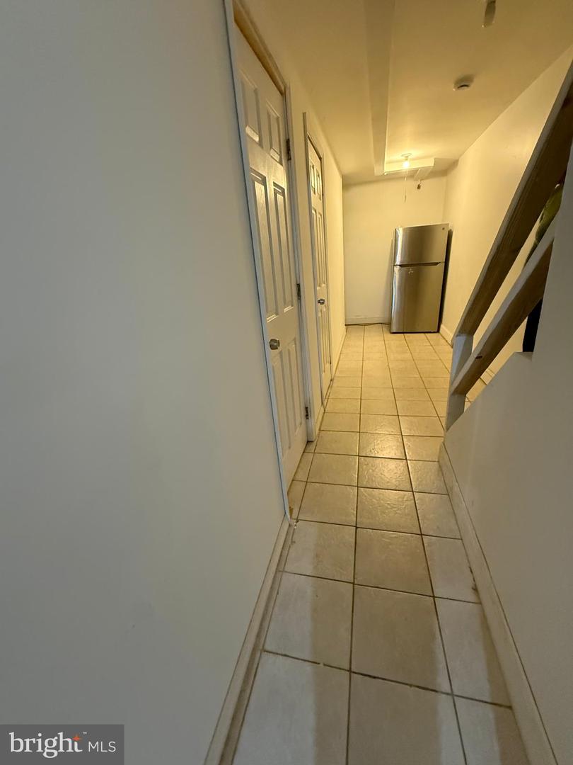 1056 Everett St Property Photo 12