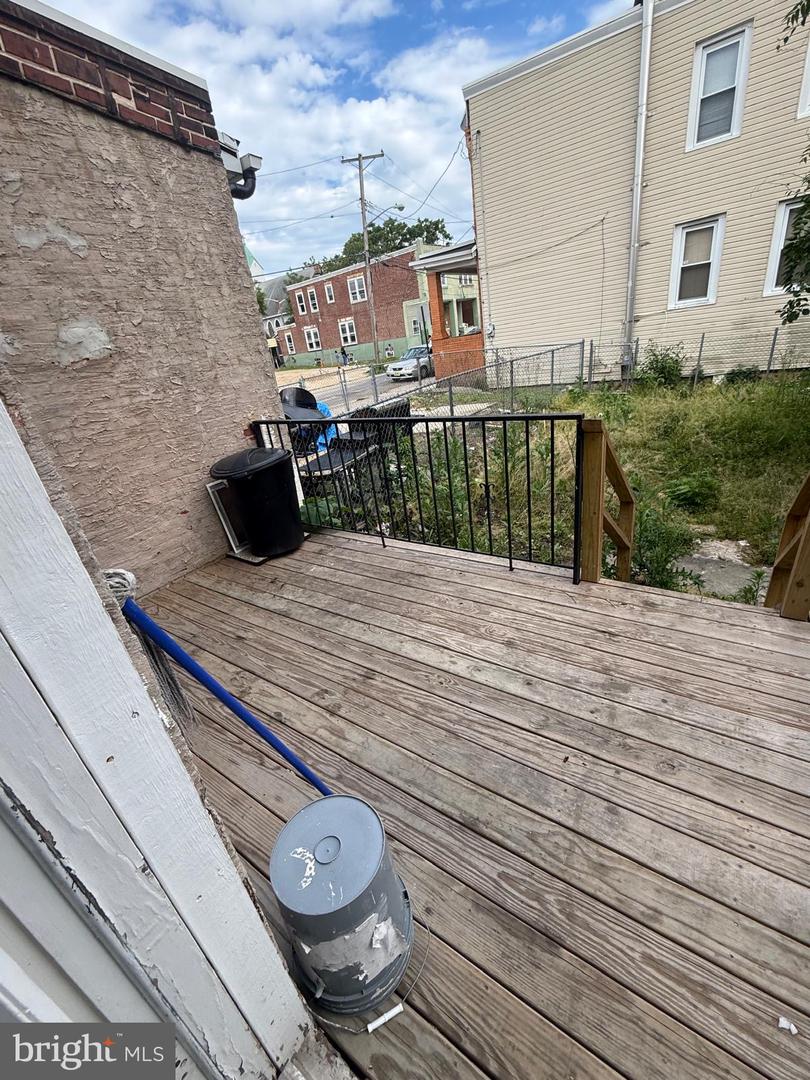 1056 Everett St Property Photo 15