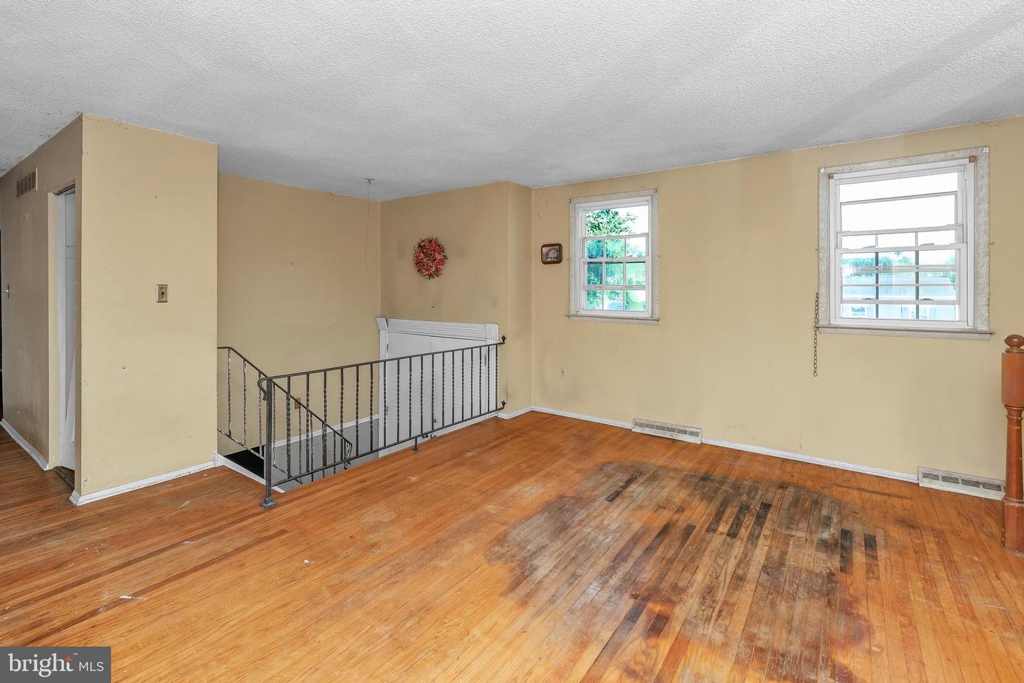 16 Constitution Rd Property Photo 9