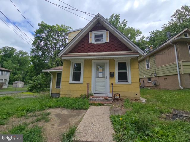 239 GARFIELD AVE Property Photo 1