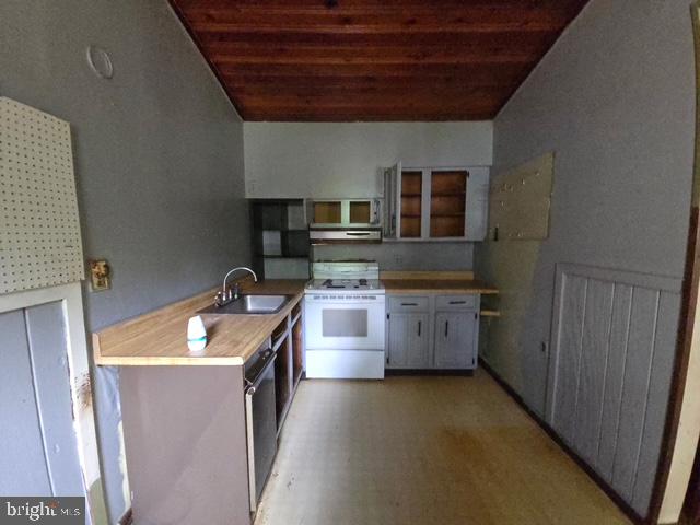 239 Garfield Ave Property Photo 10