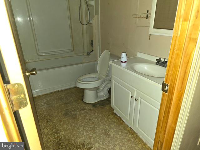 239 Garfield Ave Property Photo 11