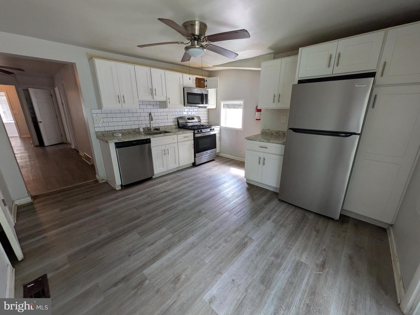 860 Velde Ave Property Photo 2