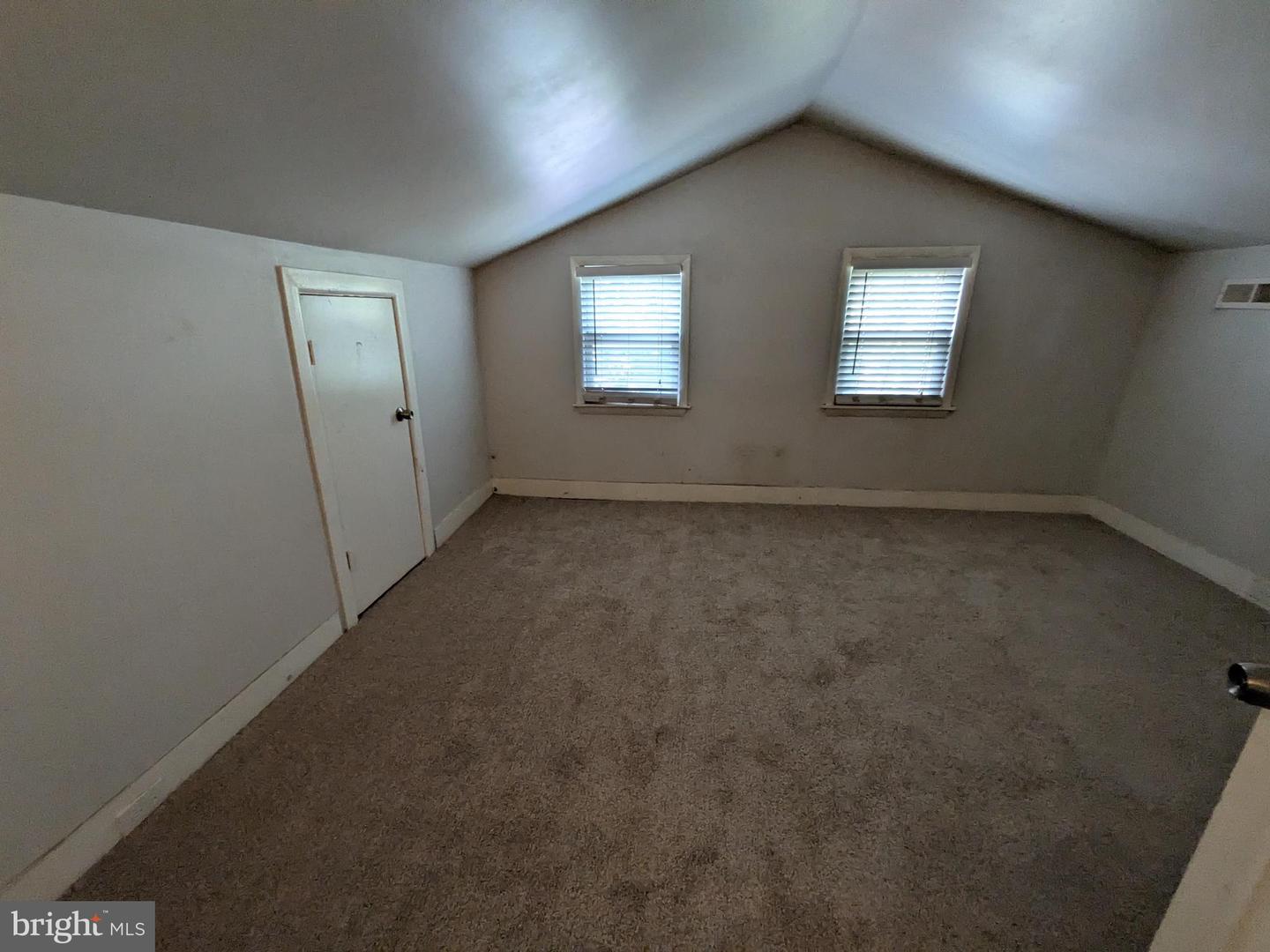 860 Velde Ave Property Photo 13
