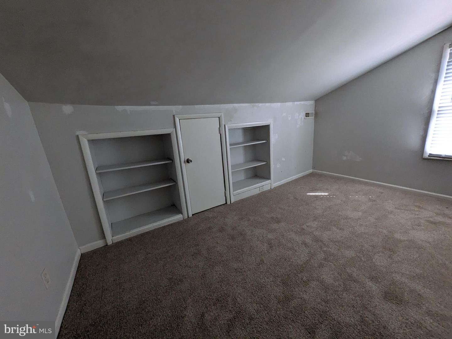 860 Velde Ave Property Photo 14