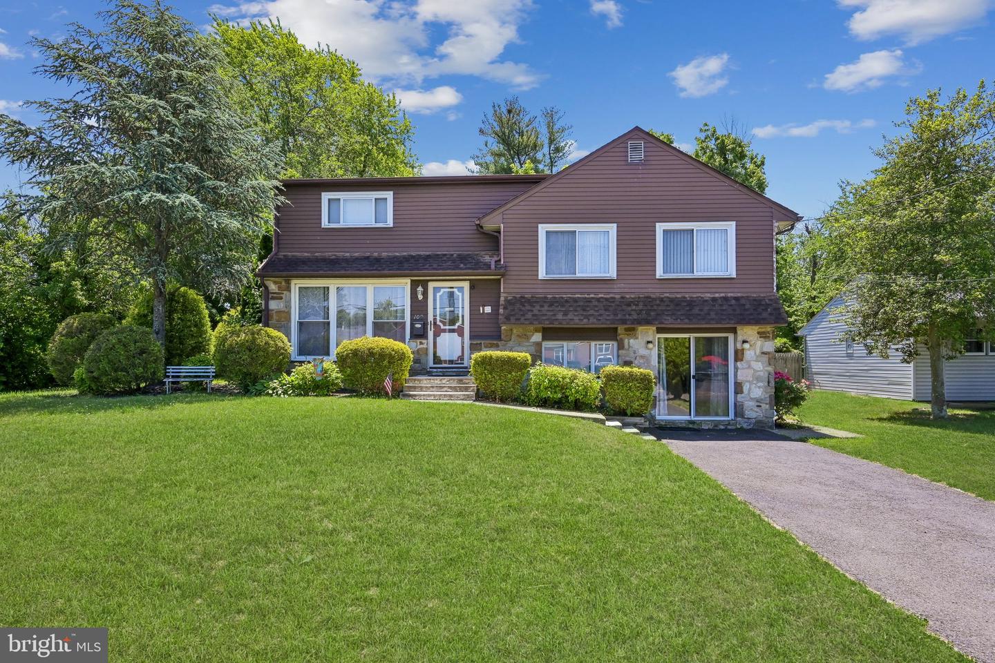 109 Long Ln Property Photo 1