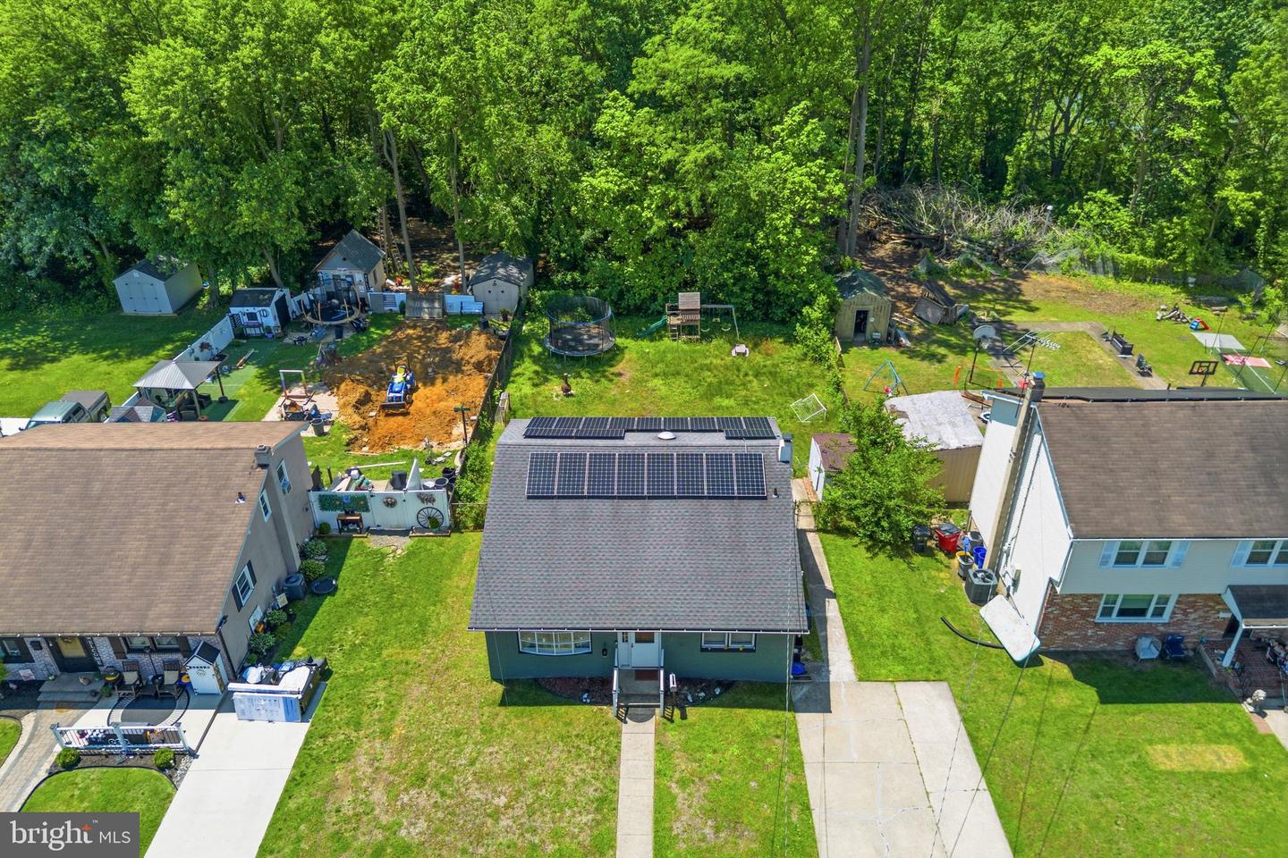 1348 Thompson Ave Property Photo 1