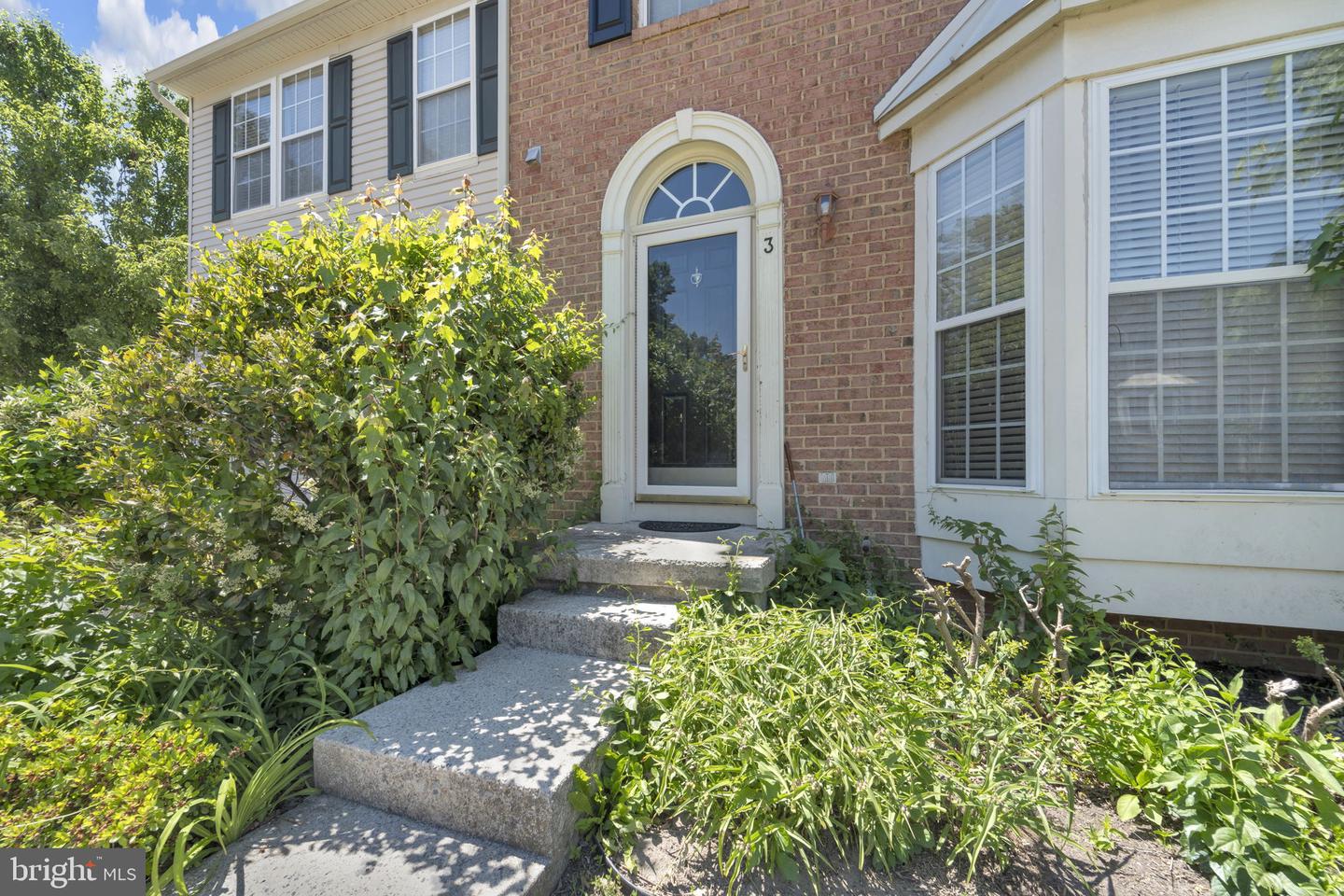 3 Saddle Ln Property Photo 2