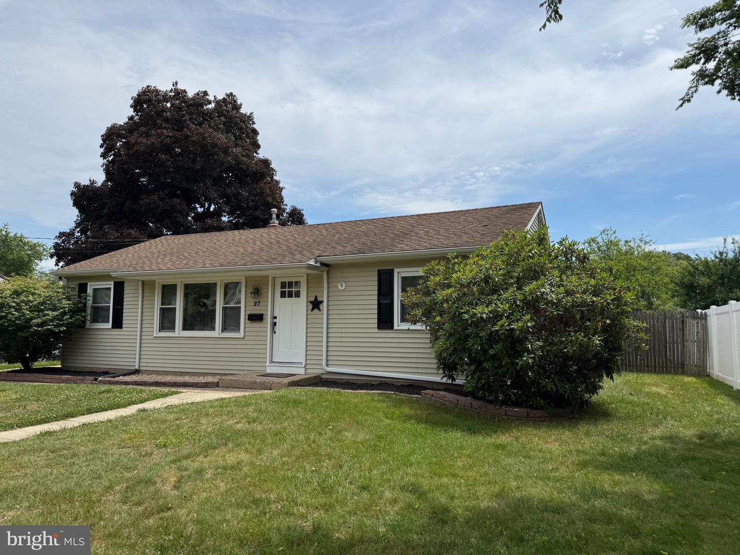 27 Temple Ave Property Photo 1