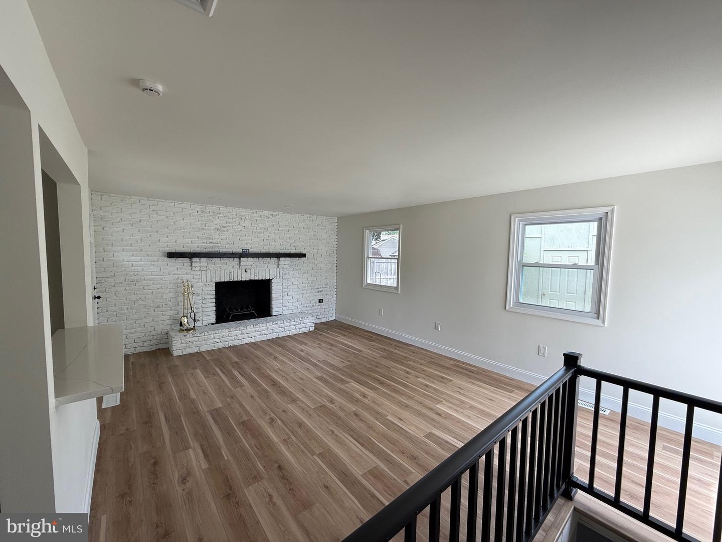 27 Temple Ave Property Photo 2