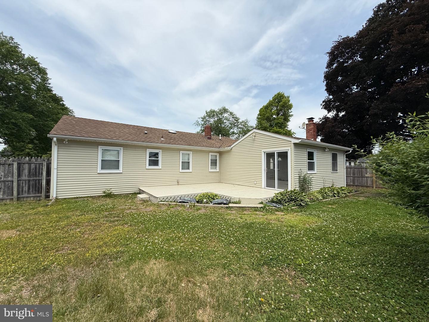 27 Temple Ave Property Photo 8
