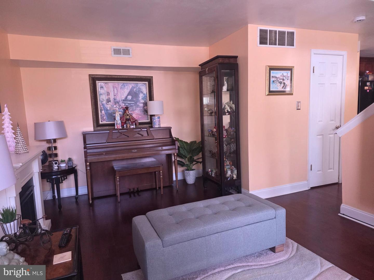 1502 Roberts Way Property Photo 4