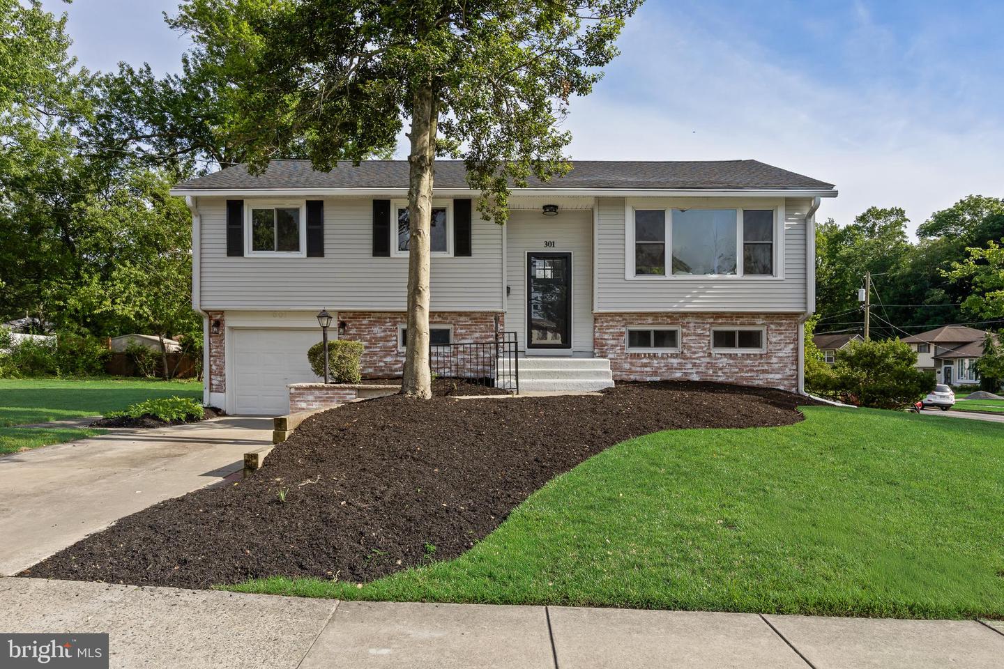 301 DOWNING RD