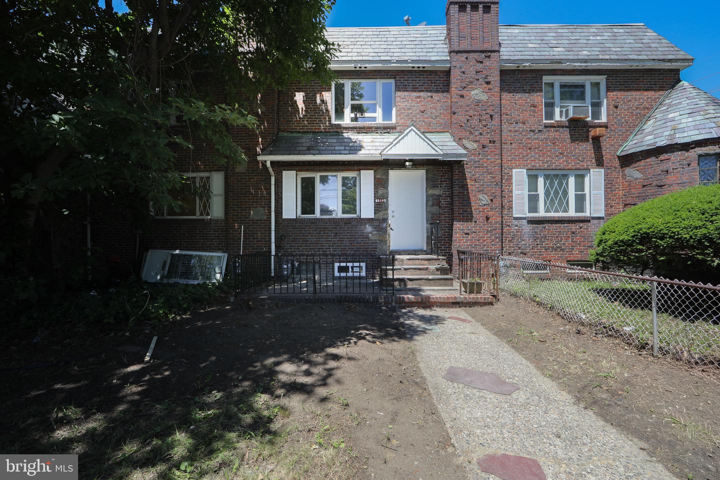 1553 Wildwood Ave Property Photo 1
