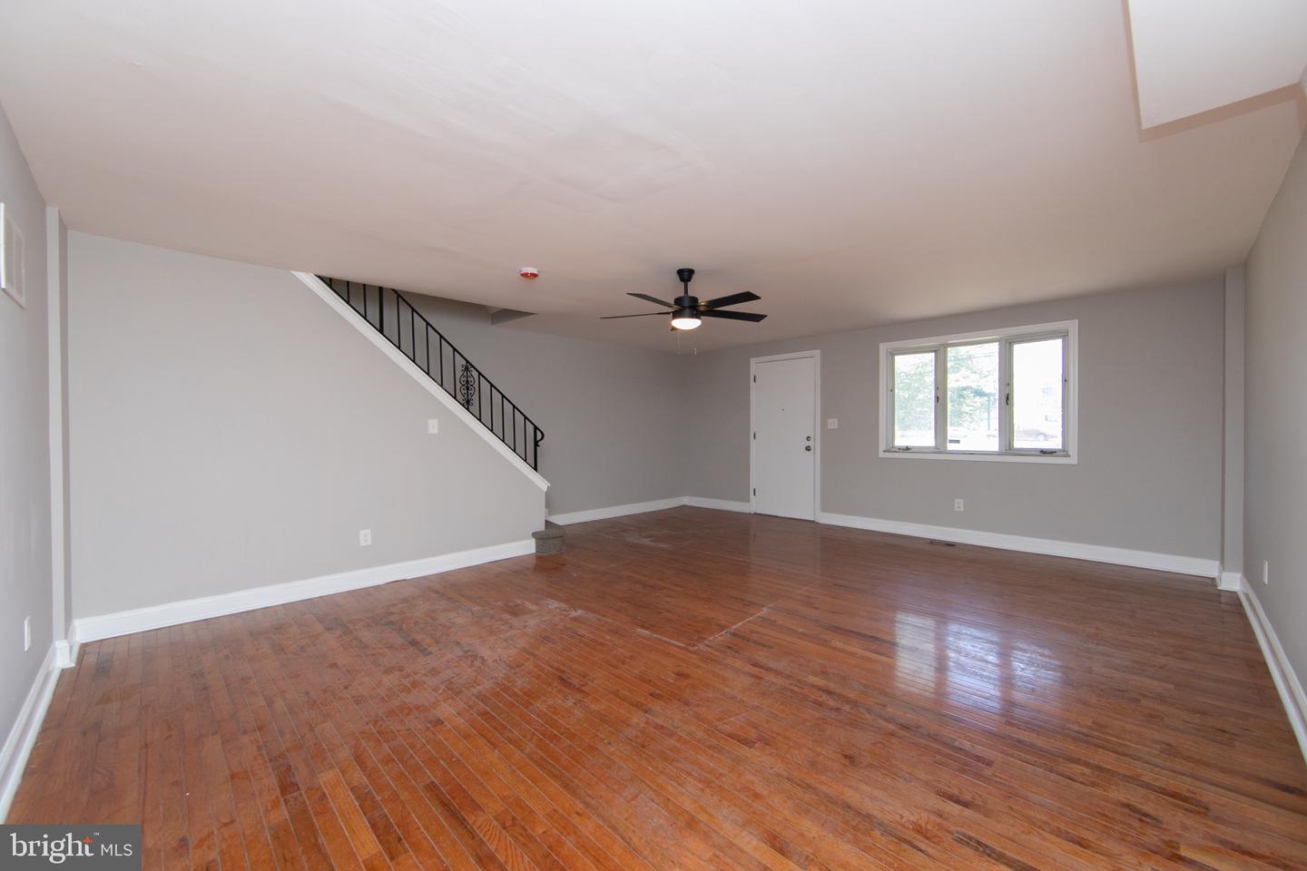 1553 Wildwood Ave Property Photo 3