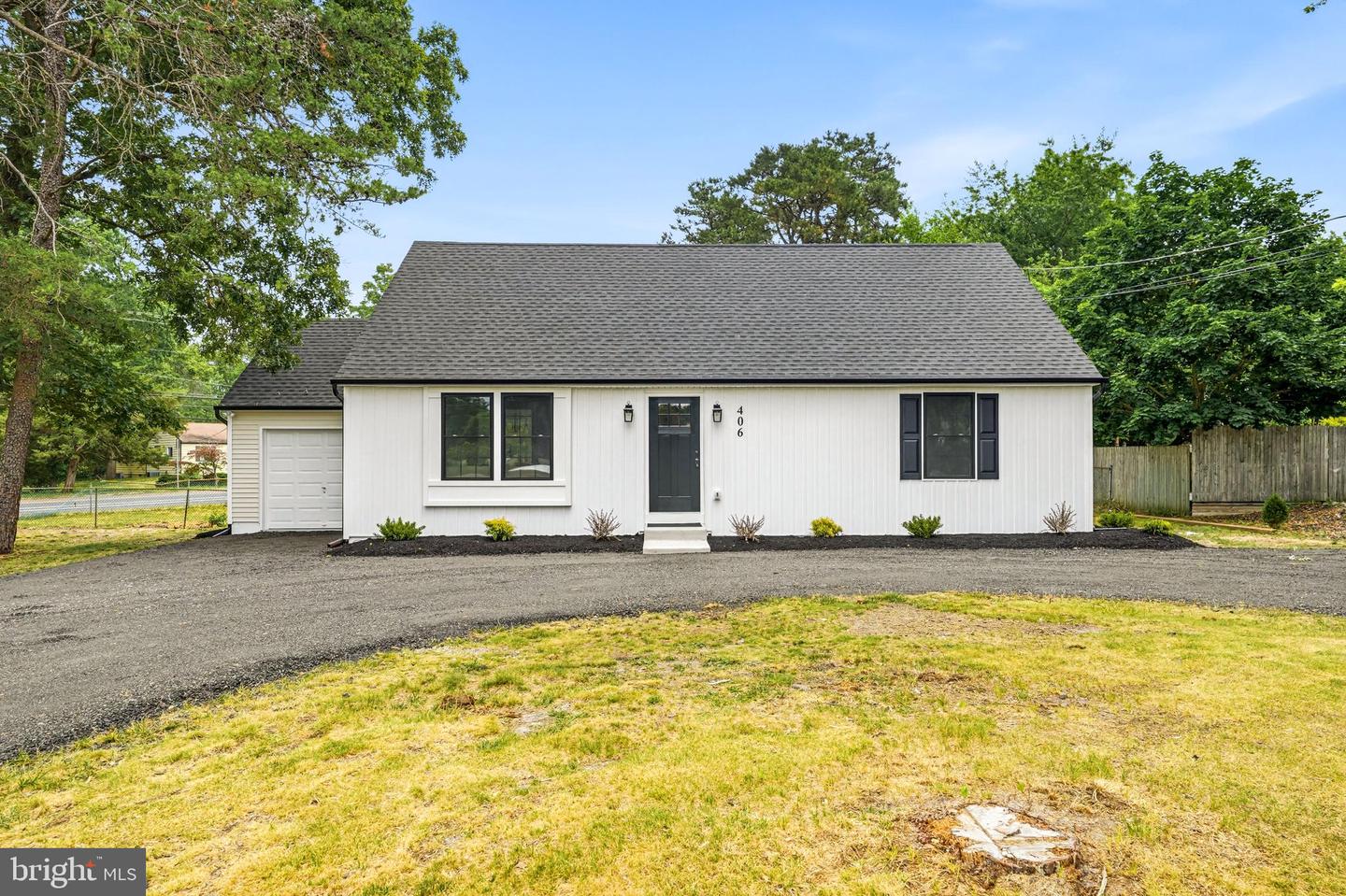 406 3rd St Property Photo 1