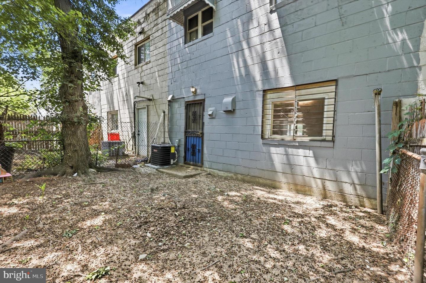 2424 Arnold St Property Photo 8