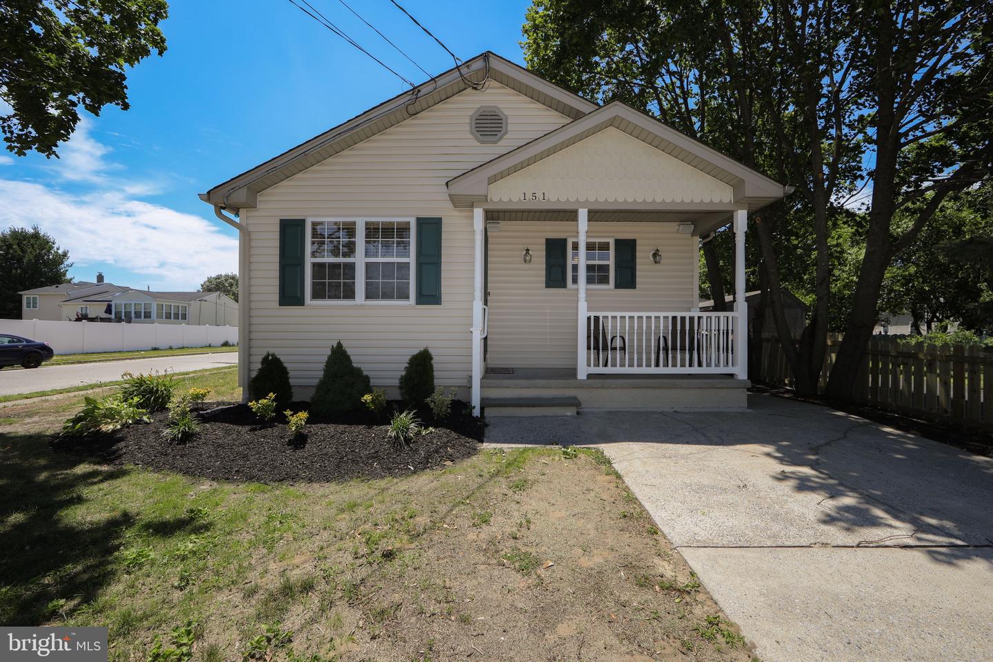 151 Pine Ave Property Photo 1