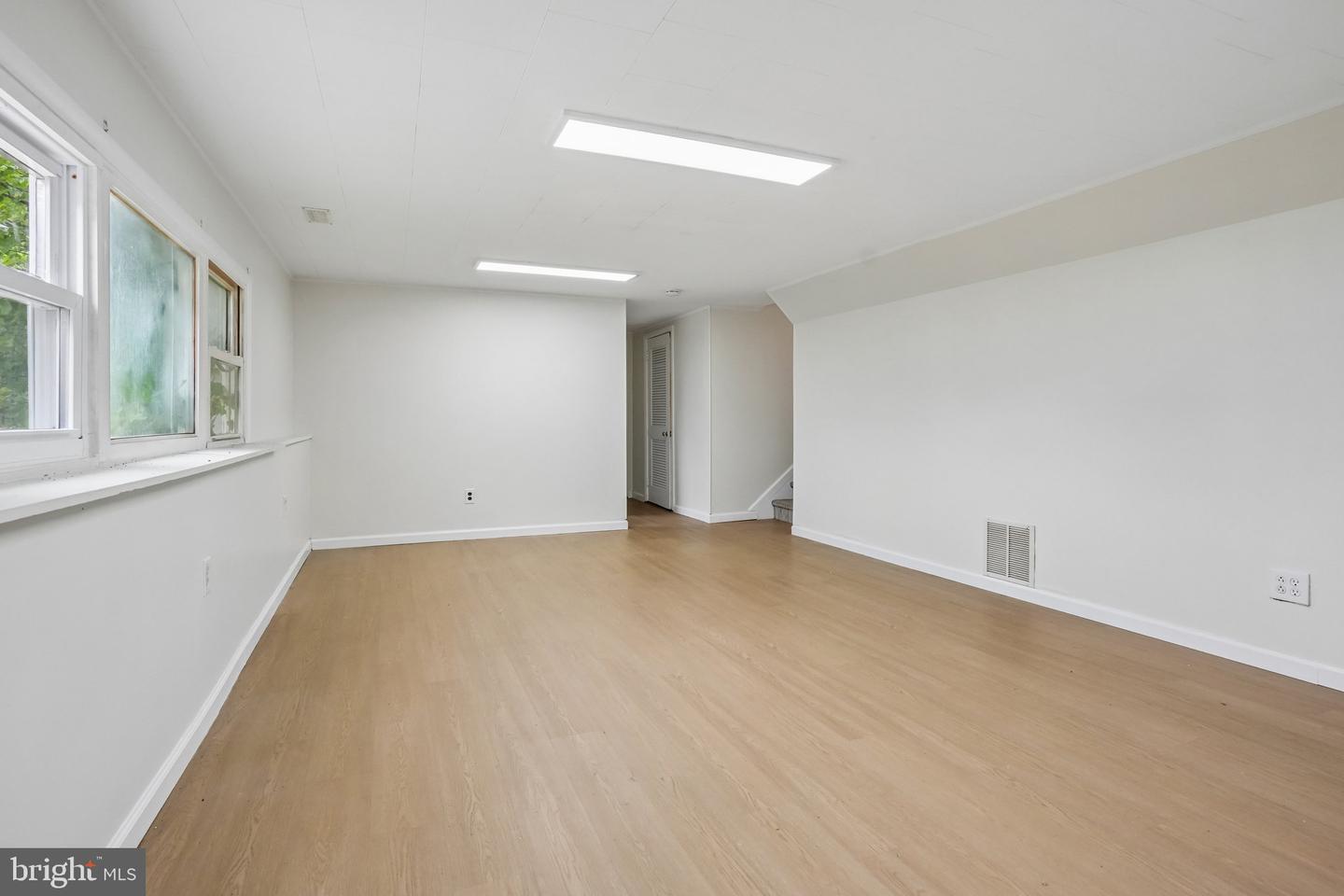 50 E Maple Ave Property Photo 10