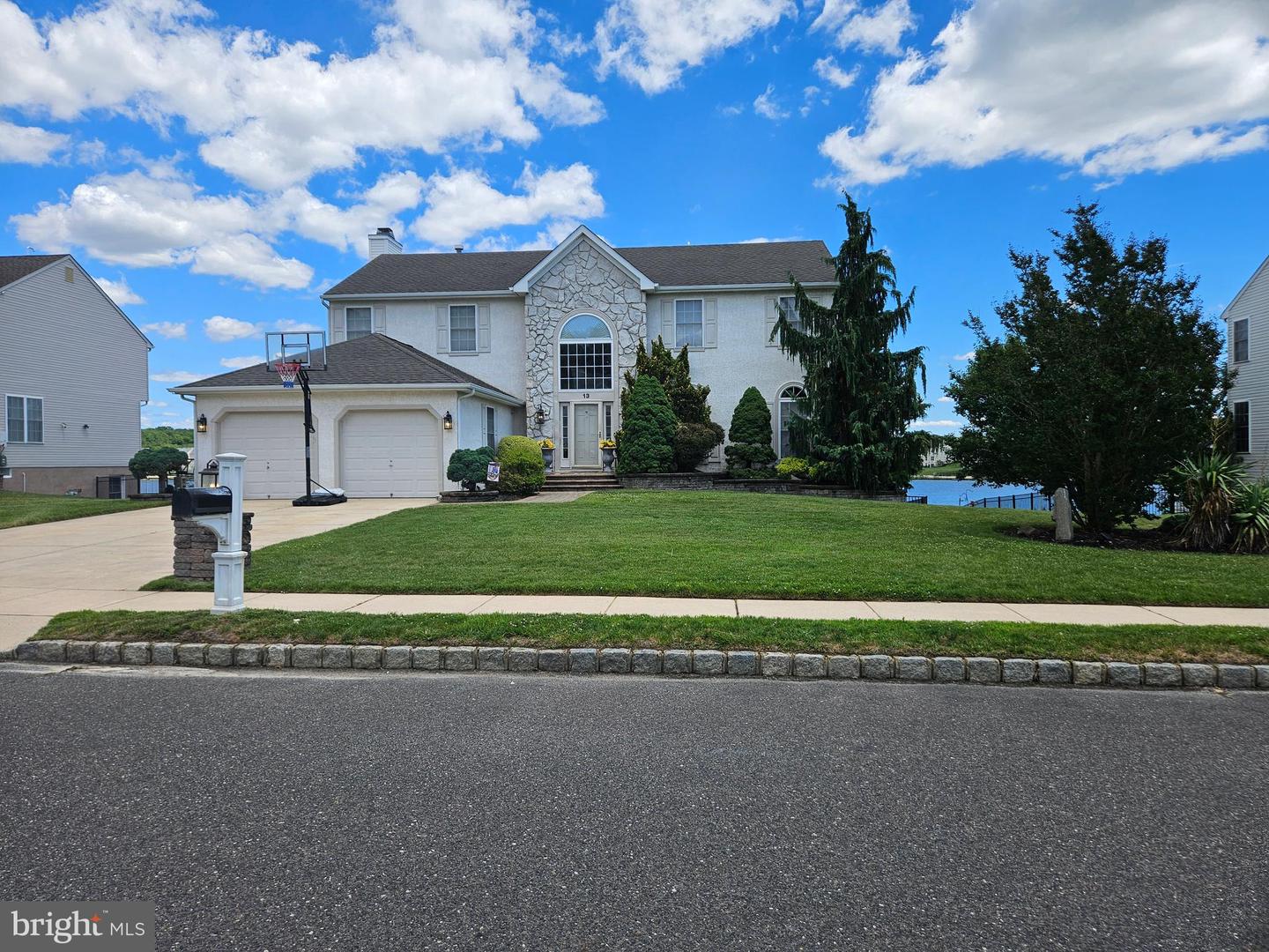 13 Waterview Dr Property Photo 1