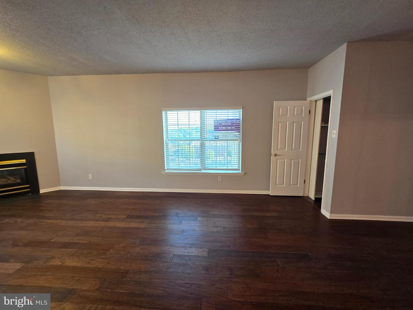 6163 Main St Property Photo 11