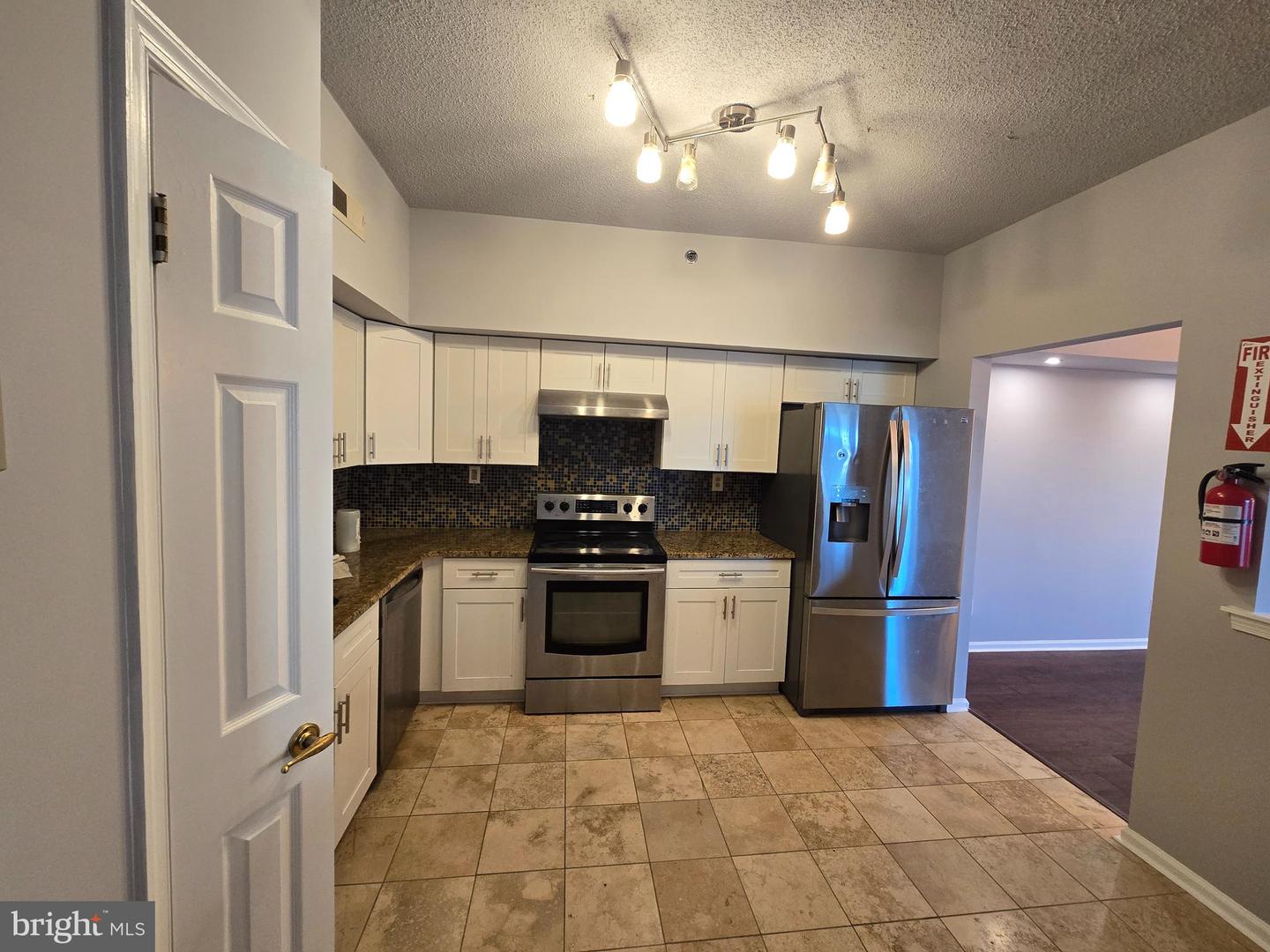 6163 Main St Property Photo 15
