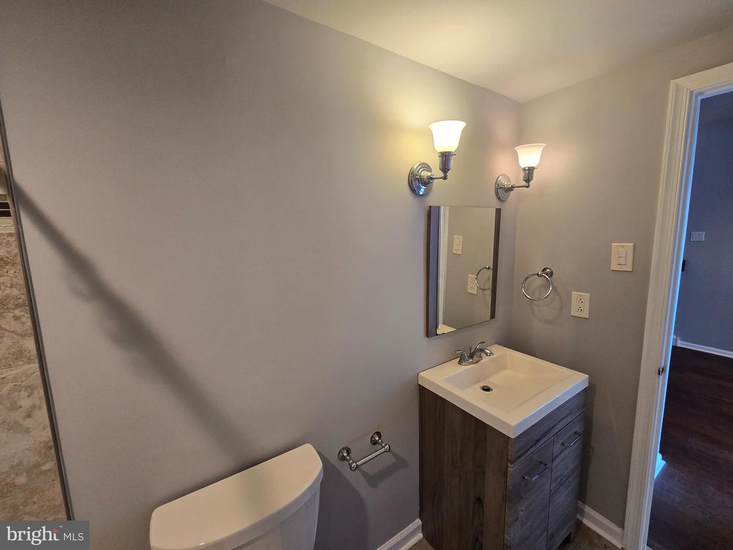 6163 Main St Property Photo 16