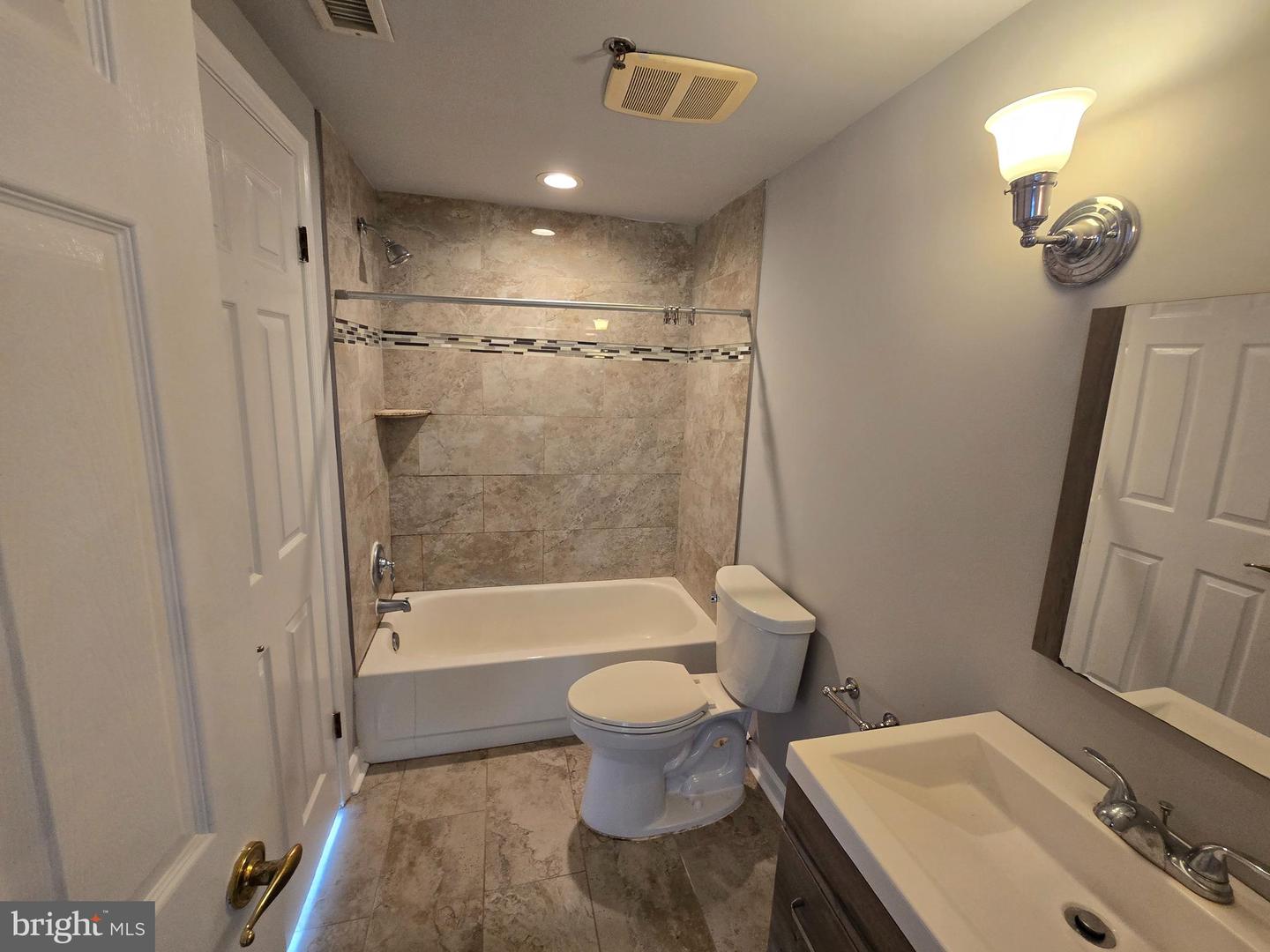 6163 Main St Property Photo 17