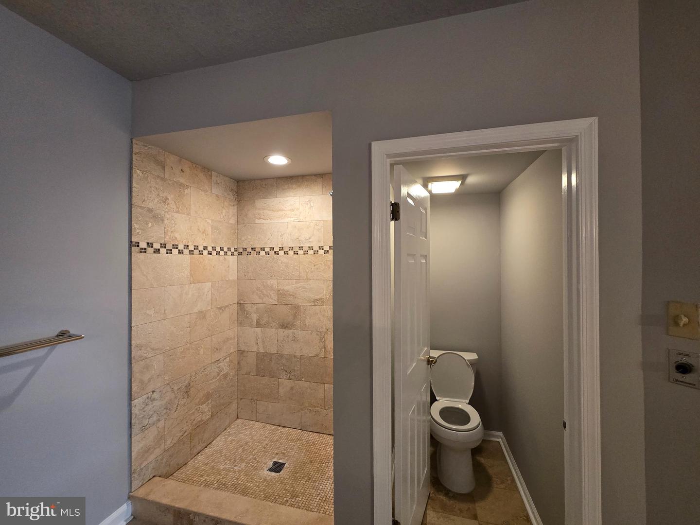 6163 Main St Property Photo 32