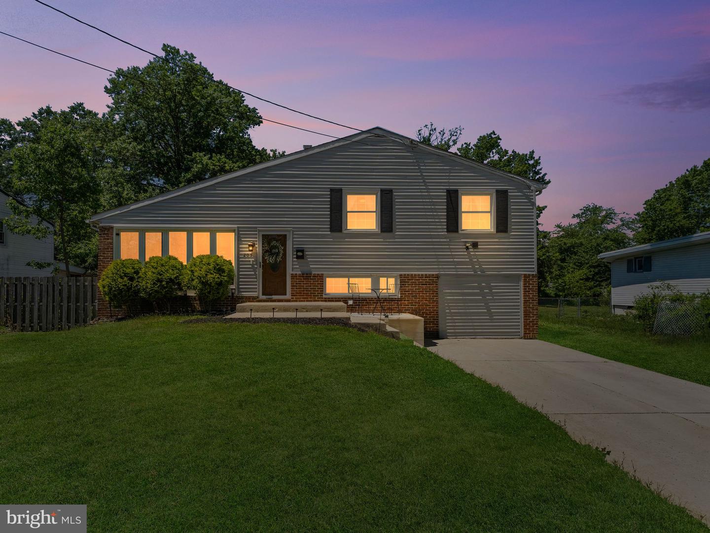 205 Gloucester Ave Property Photo 1