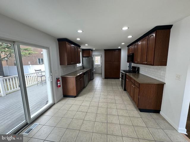 8 Cooper Ave Property Photo 9