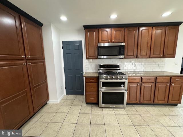 8 Cooper Ave Property Photo 11
