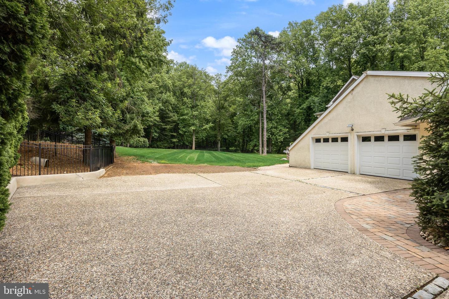 14 E Riding Dr Property Photo 68