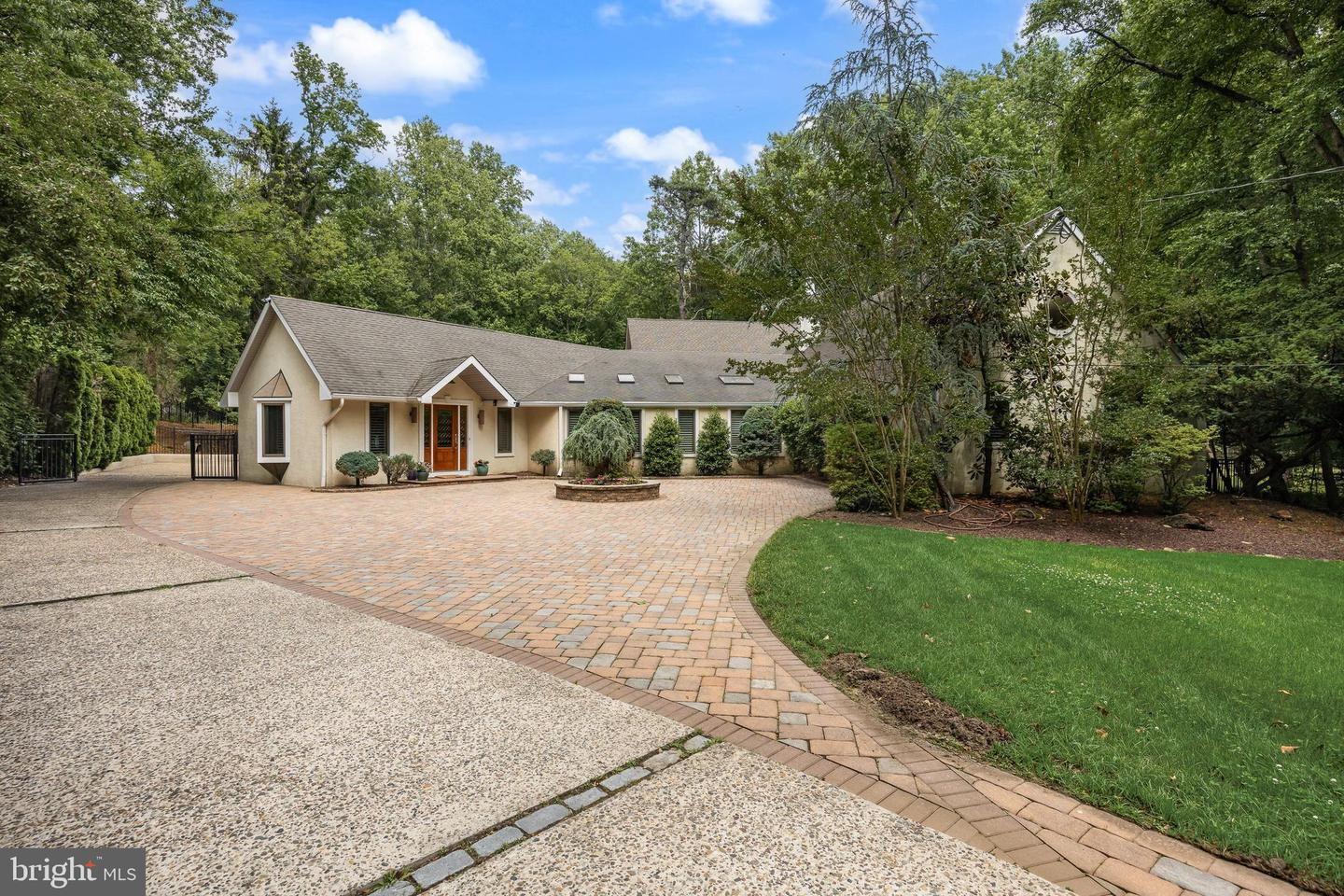 14 E Riding Dr Property Photo 69
