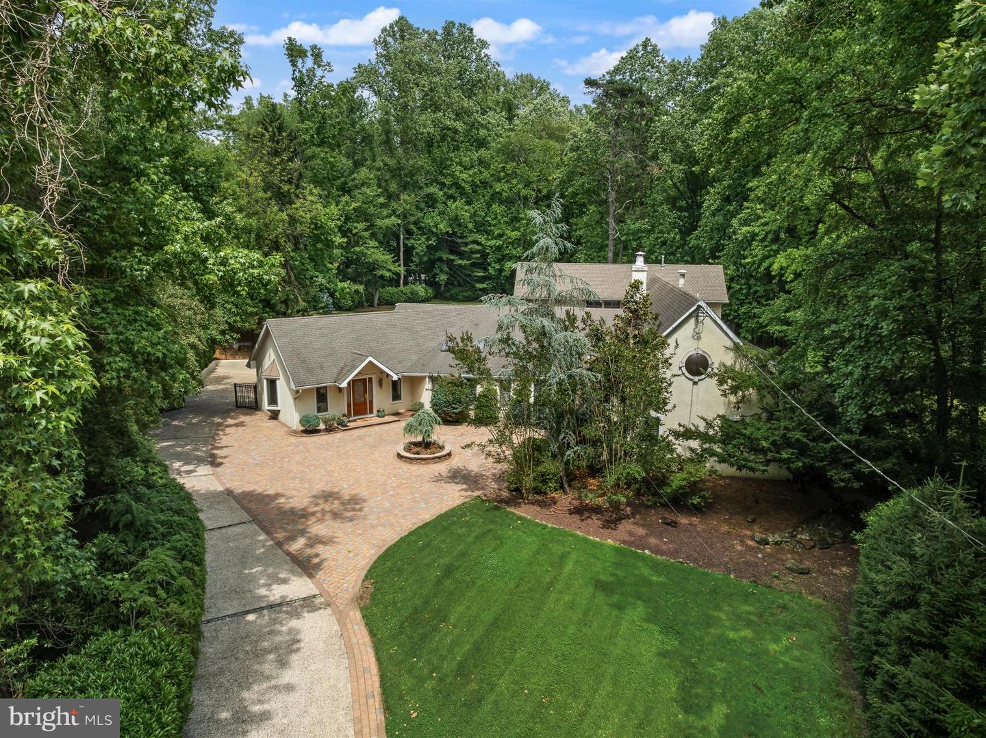 14 E Riding Dr Property Photo 73