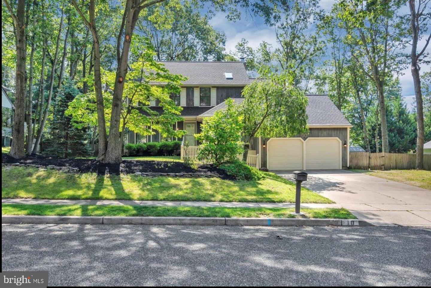 10 Burnham Ln Property Photo 1