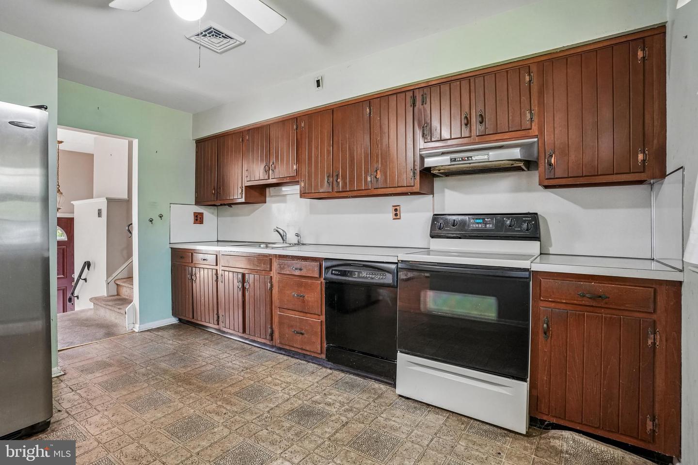1212 Hollis Ave Property Photo 8