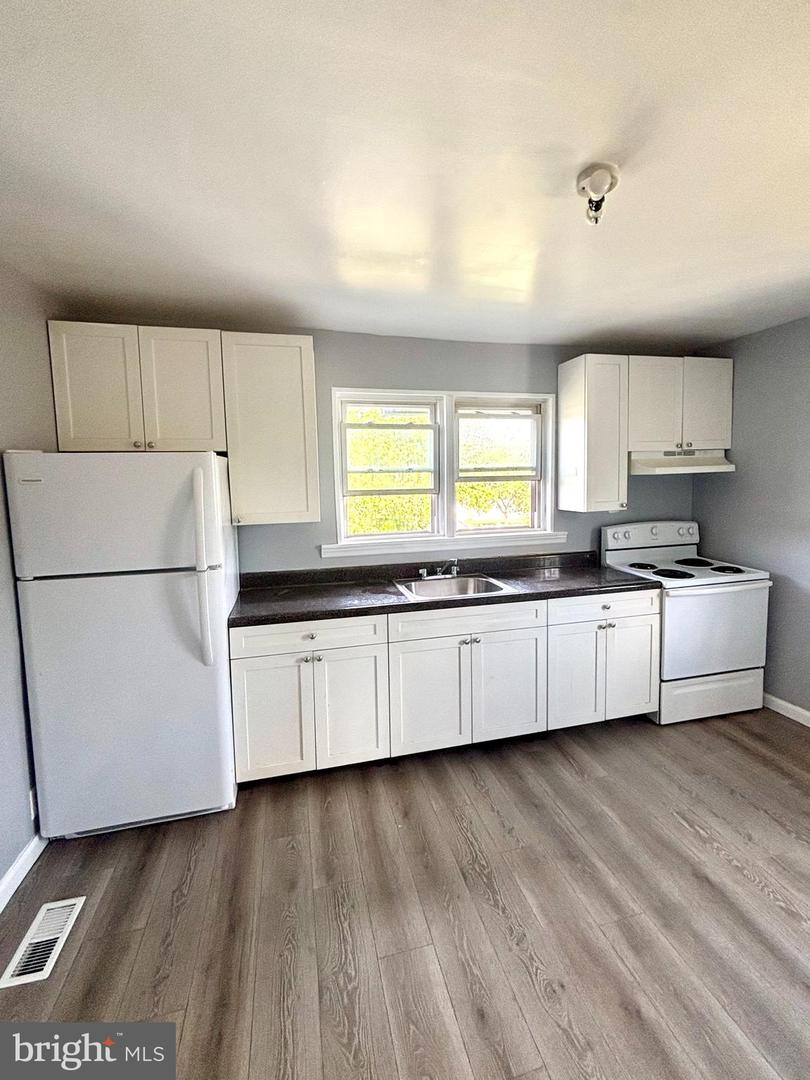 182 Haddon Ave #b Property Photo 3