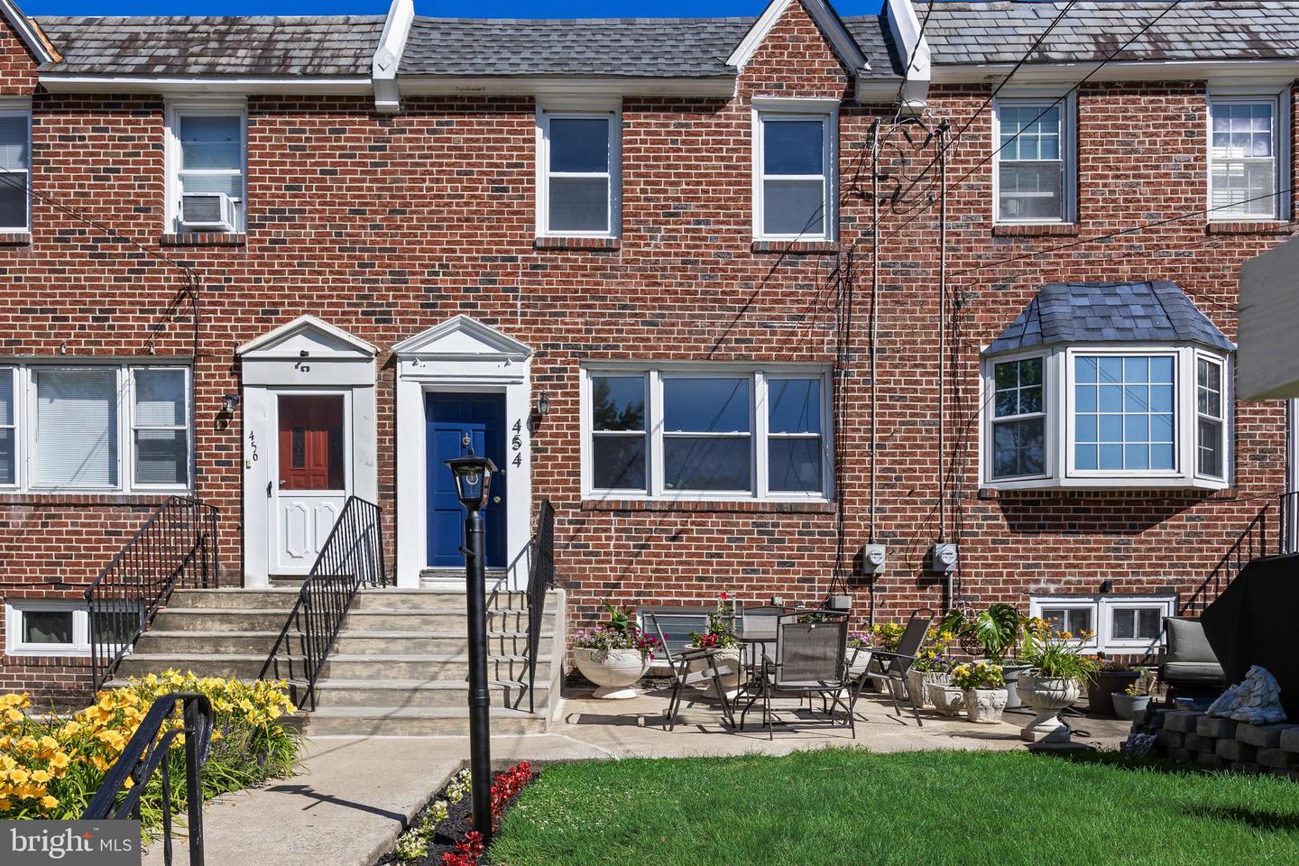 454 WOODLAWN TER Property Photo 1