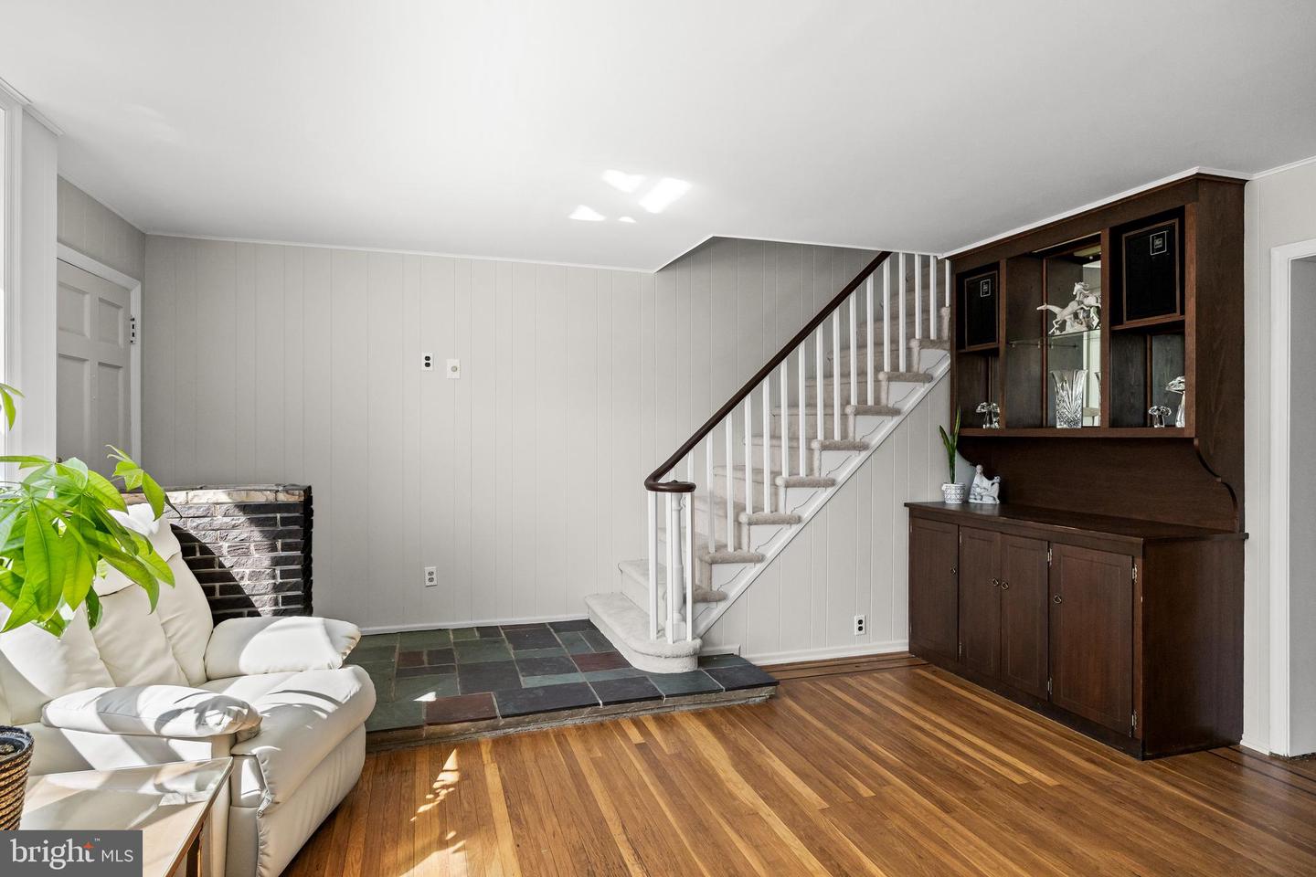454 Woodlawn Ter Property Photo 8