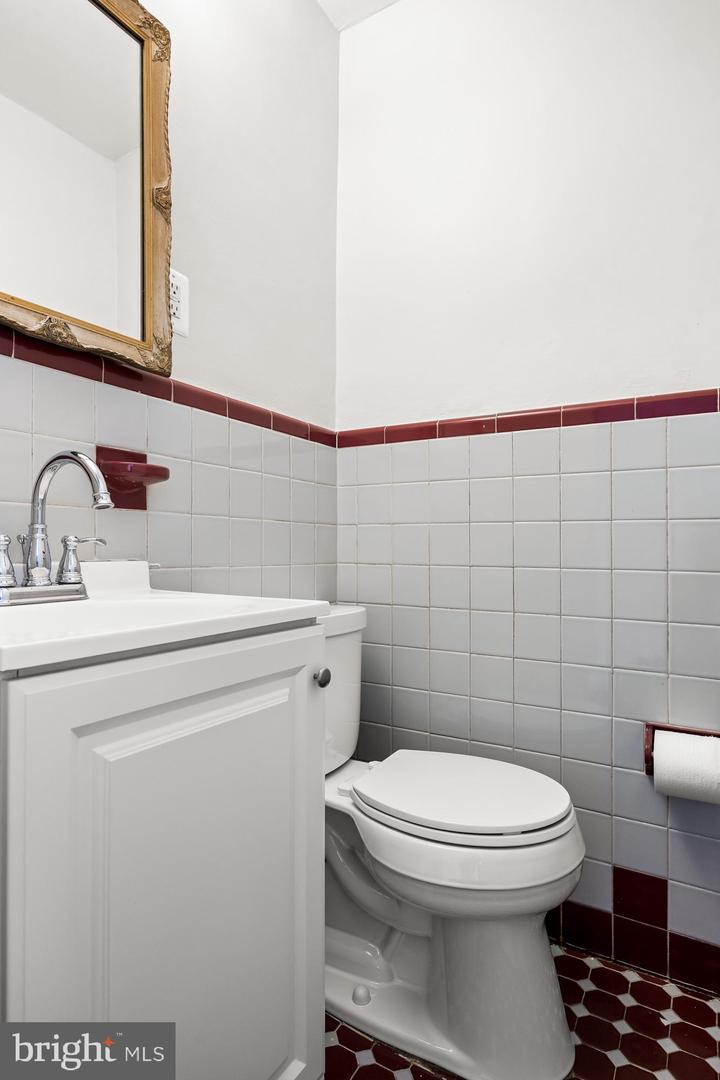 454 Woodlawn Ter Property Photo 14