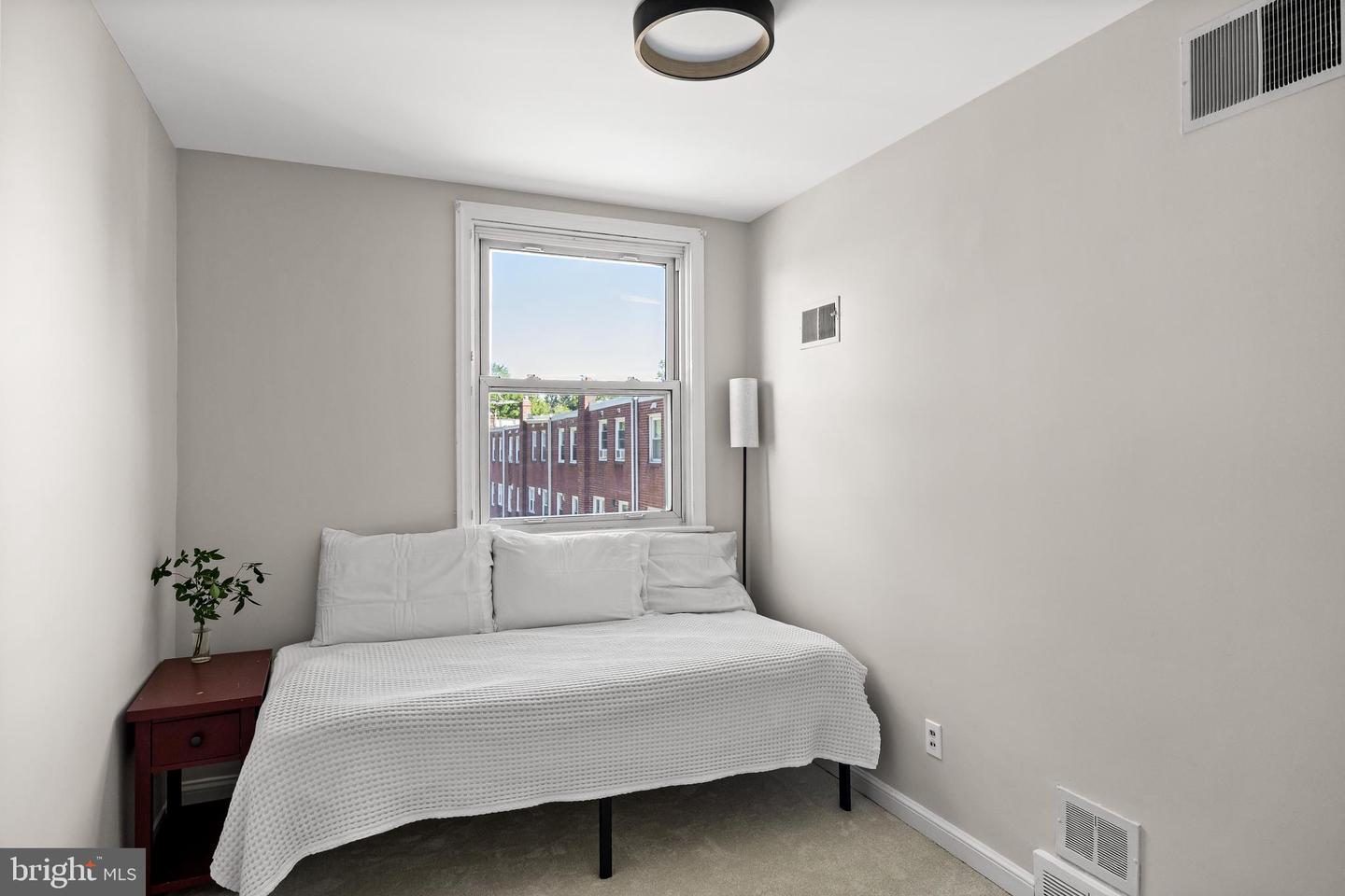454 Woodlawn Ter Property Photo 17