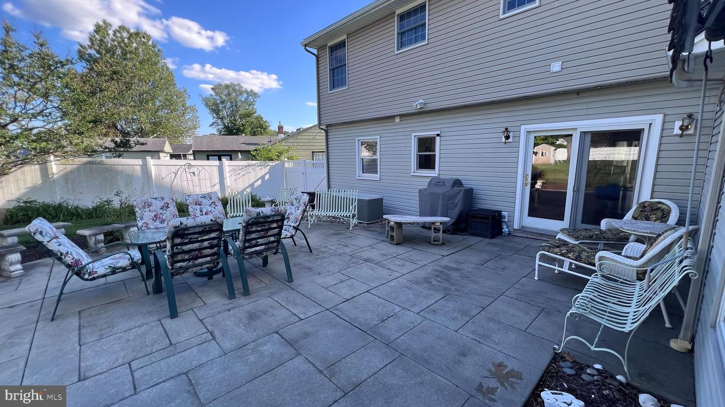 12 Elinor Ave Property Photo 26