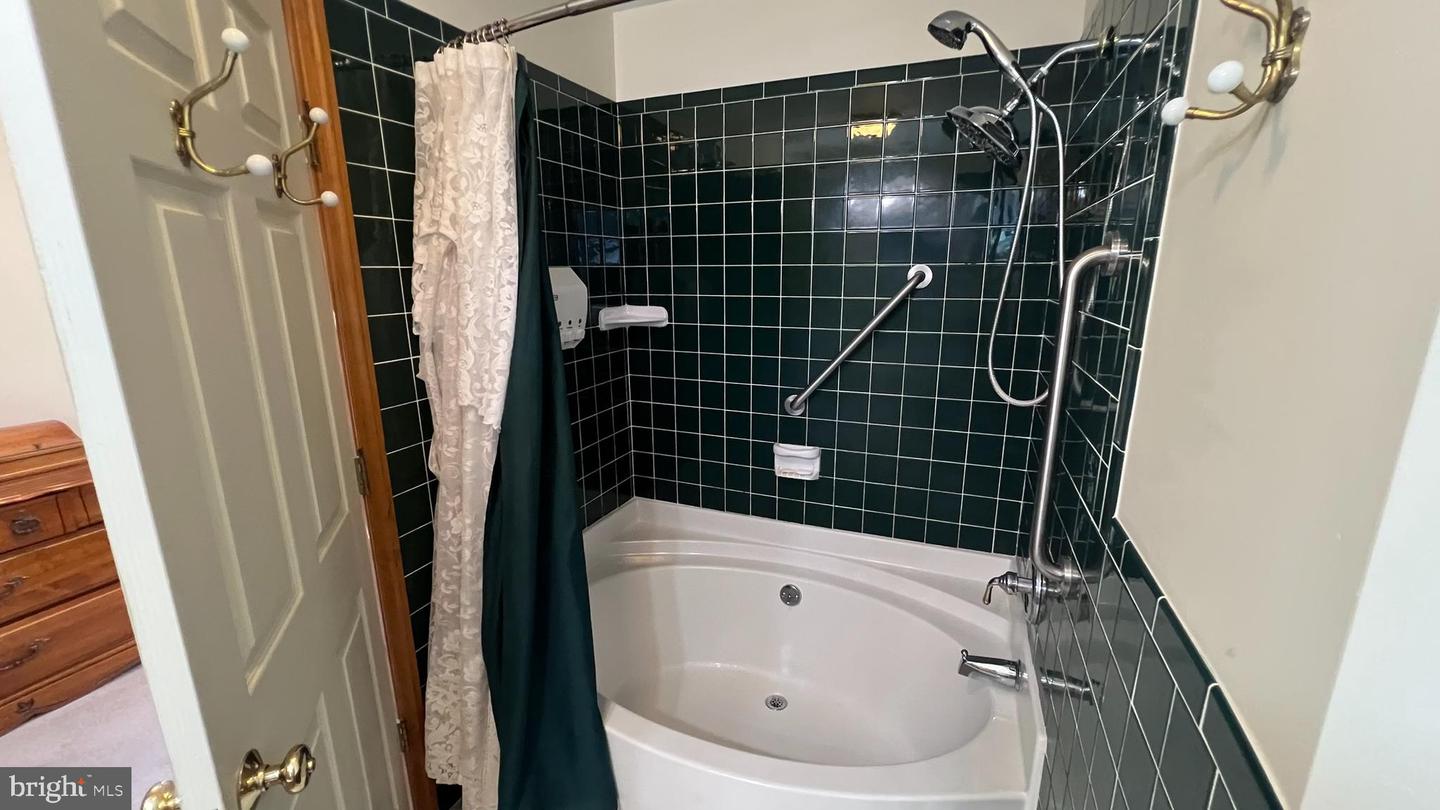 12 Elinor Ave Property Photo 45
