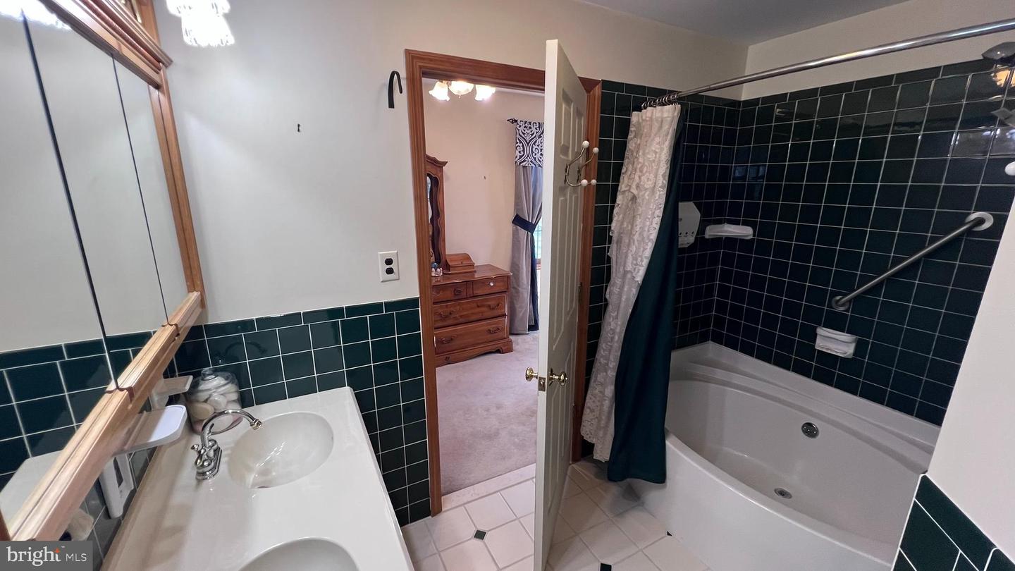 12 Elinor Ave Property Photo 46