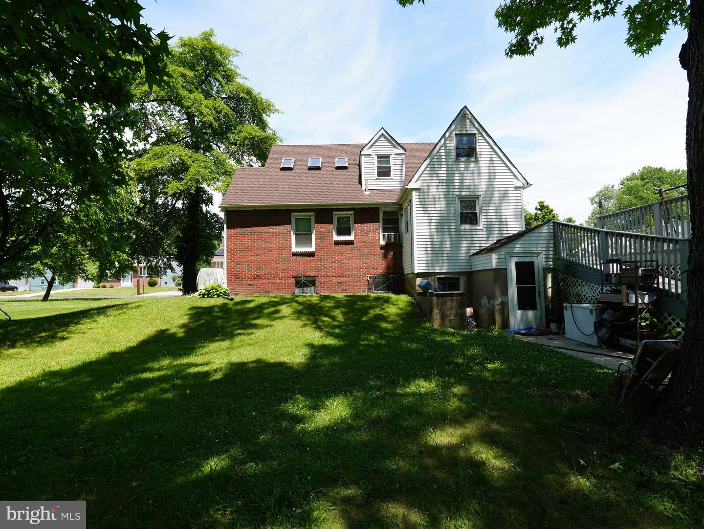 425 Yale Ave Property Photo 5